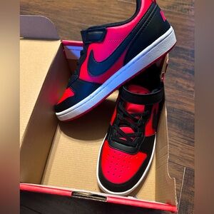 Like New! Boys Nike Sneakers